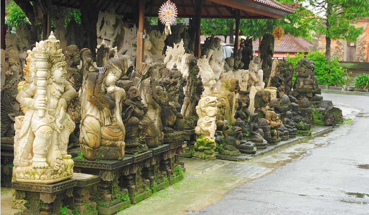 
Batubulan
Market is a haven for stonemasonry – you’ll find various styles of stone
scu