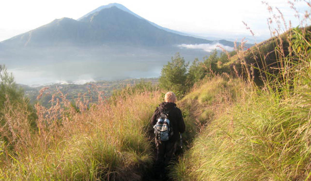 Mount
Batur Volcano is located in Kintamani, it is situated 1717metres above sea
level. The Volcano was last active in the year 2000. It is Balinese belief that
all people visiting Bali should show th