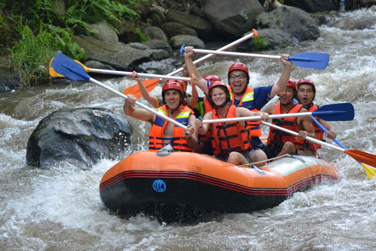 Ubud RAFTING presents an amazing rafting adventure on
the river that is the largest river in Bali in Ubud - Ayung. Here the air is
cool and you can enjoy view of the beautiful natural surroundings. RA
