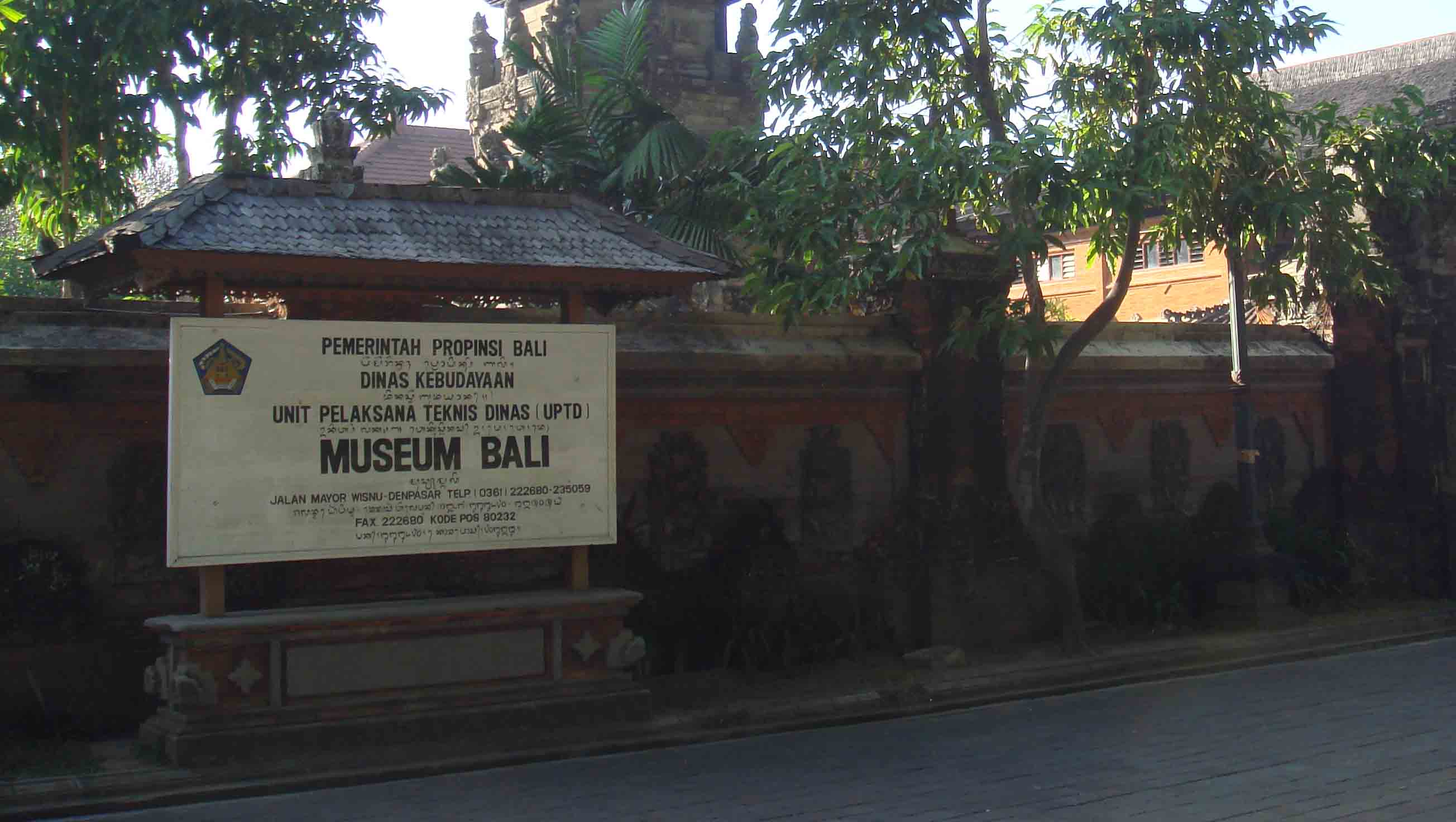 
Located on the eastern end of Puputan Square is
the renowned Bali Museum that houses the largest c