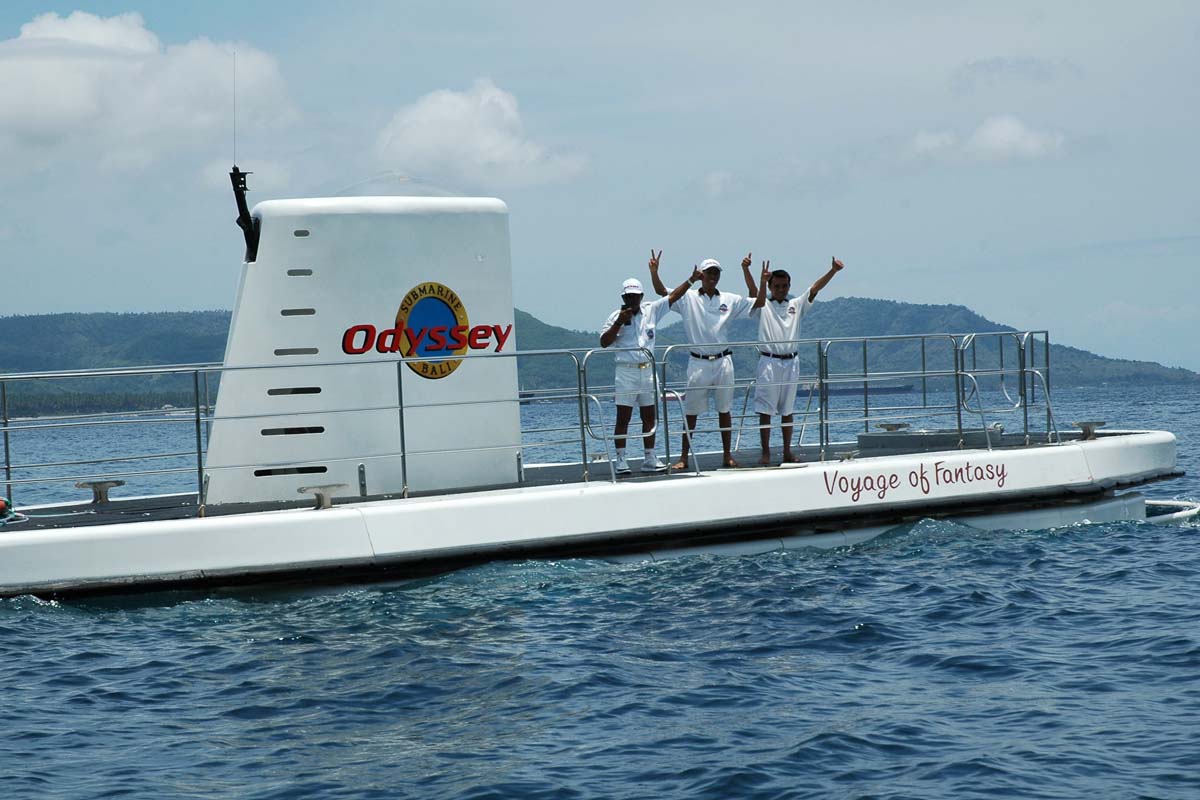 Submarine Safaris Asia, Ltd. is launching a worldwide fleet
of sightseeing submarine, a Tourist Submarine.People of all ages and physical condition, in a safe and
comfortable atmosphere, can now exper