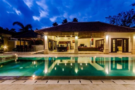 Villa Santi is situated down a quiet lane off Jalan Raya Seminyak, 
called gang Keraton. A short wal