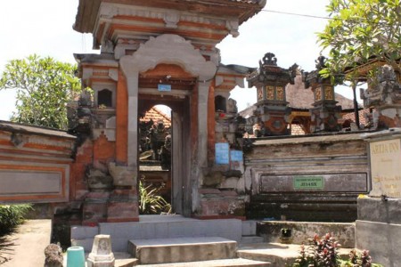 Located just a 5-minute walk from Ubud Market, Artja Inn Ubud offers cosy and homey accommodation ri