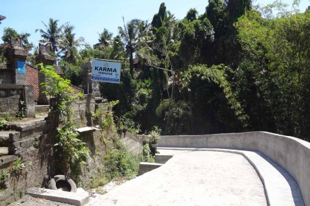 Karma 2 house is located not far from Ubud Palace. It's around 150M from the center of Ubud and only