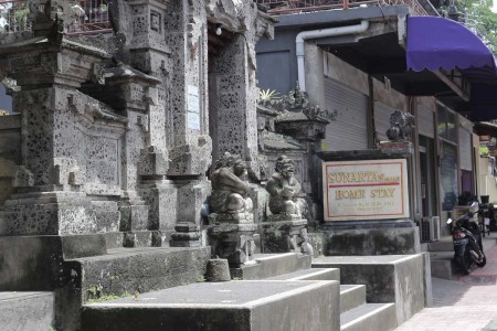 Nestled within a beautiful tropical garden, Sunarta Homestay provides
 simple, bright rooms with lar