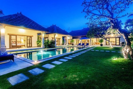 Located in a secluded lane off Jalan Drupadi, Villa Santai is blessed 
with a fantastic location fro