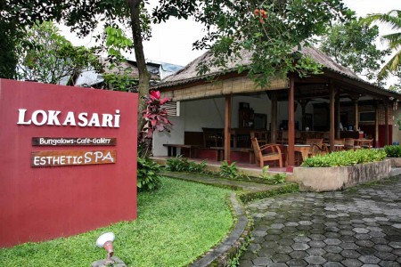Located just a 3 km away from the central of Ubud, Lokasari Bungalow 
features a restaurant, an outd