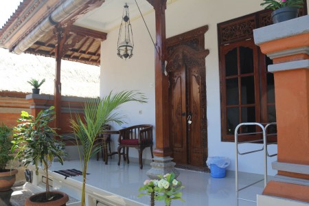 Karma house 1 house is located not far from Ubud Palace. It's around 150M from the center of Ubud an