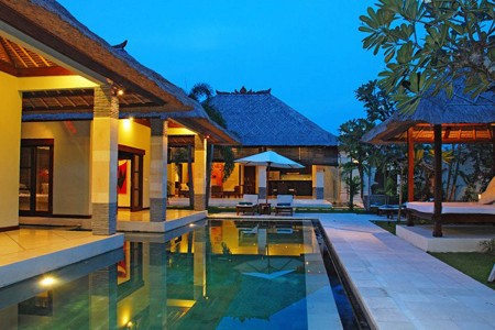 Villa Cinta fuses modern contemporary design with Balinese ethnic and
 emphasis on traditional Indon